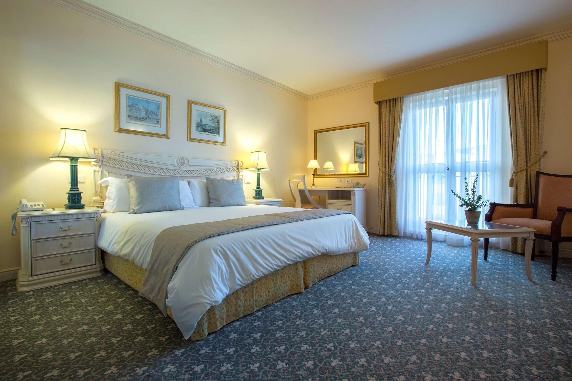 Hotel Le Vendome Kapské Město Exteriér fotografie A bedroom at the hotel
