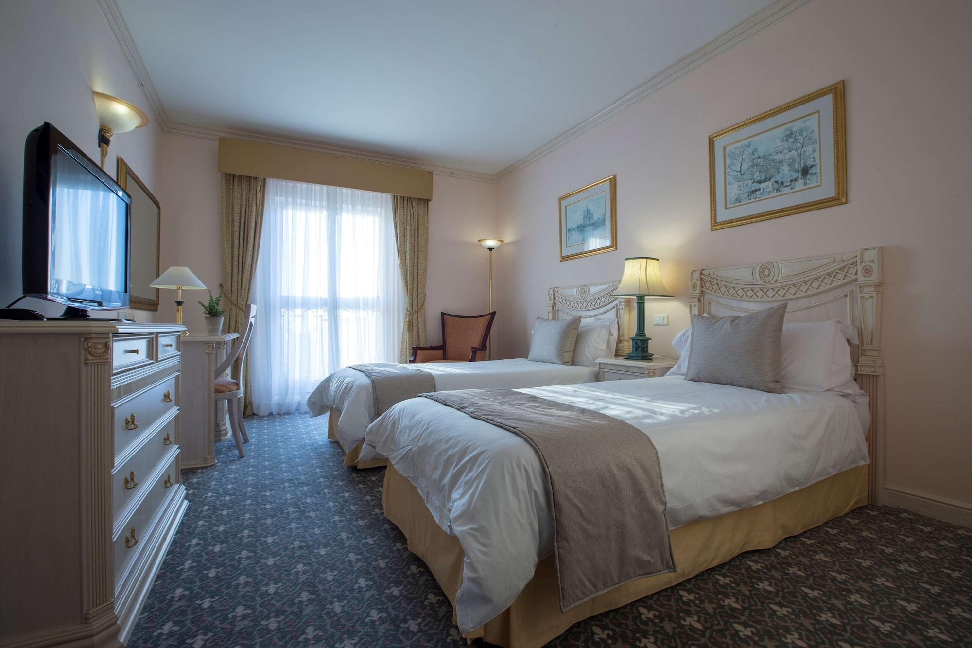 Hotel Le Vendome Kapské Město Exteriér fotografie A room at the hotel