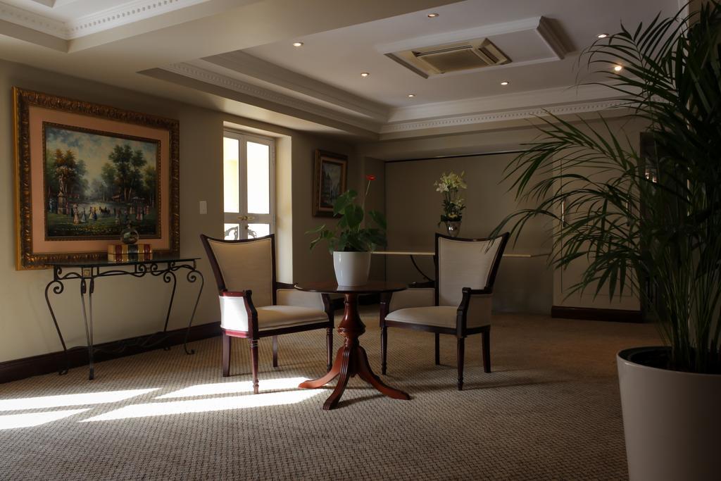 Hotel Le Vendome Kapské Město Exteriér fotografie The interior of the hotel