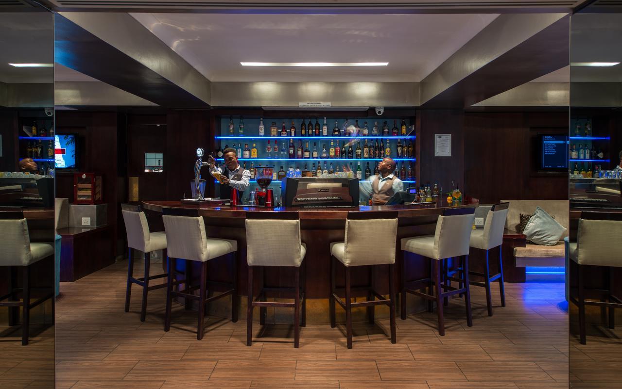 Hotel Le Vendome Kapské Město Exteriér fotografie The bar at the lounge